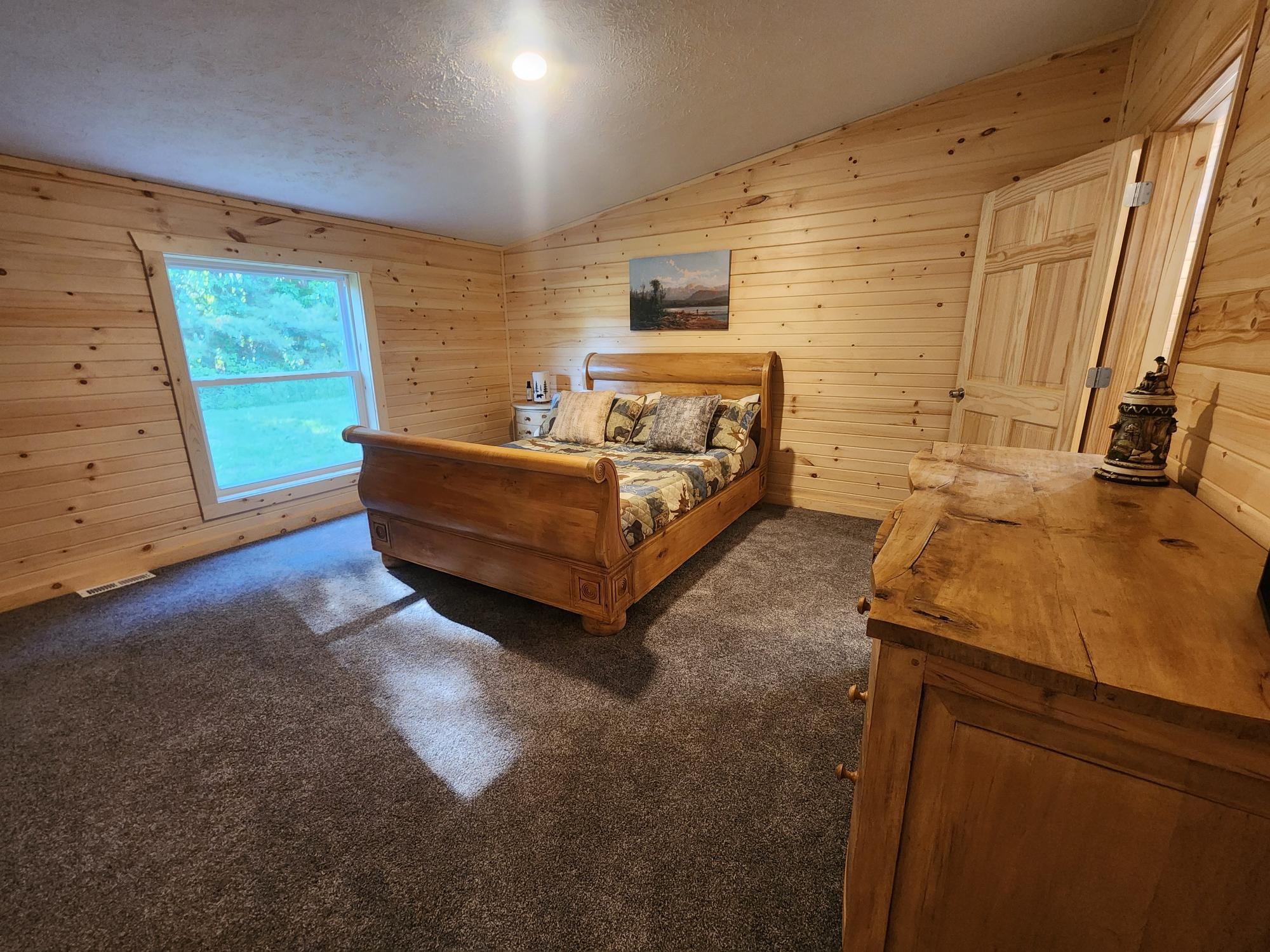 Master Bedroom with King Sleigh Bed